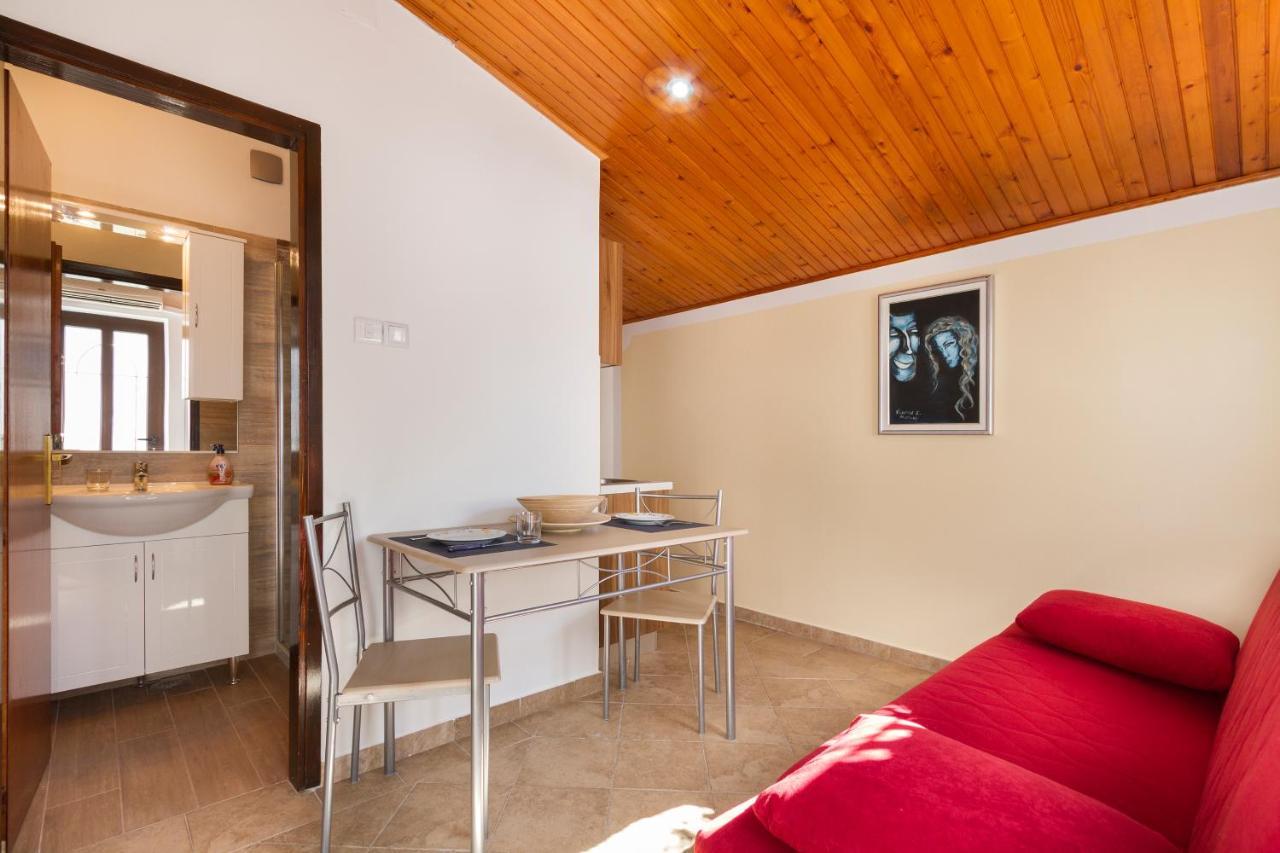 Weis Apartments Ровінь Екстер'єр фото