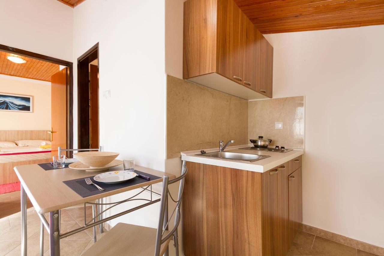 Weis Apartments Ровінь Екстер'єр фото