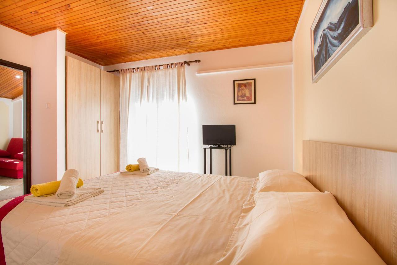 Weis Apartments Ровінь Екстер'єр фото