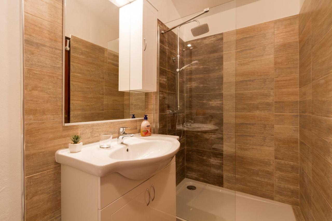 Weis Apartments Ровінь Екстер'єр фото