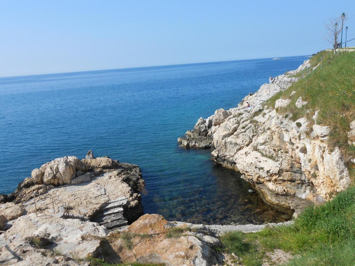 Weis Apartments Ровінь Екстер'єр фото