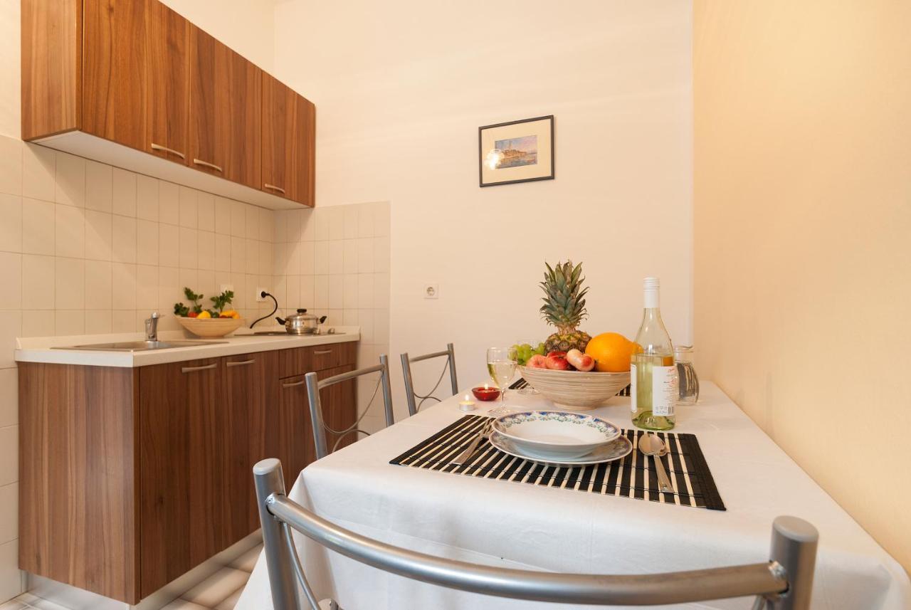 Weis Apartments Ровінь Номер фото