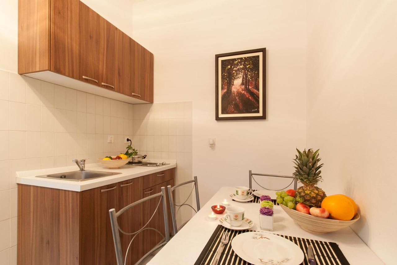 Weis Apartments Ровінь Номер фото