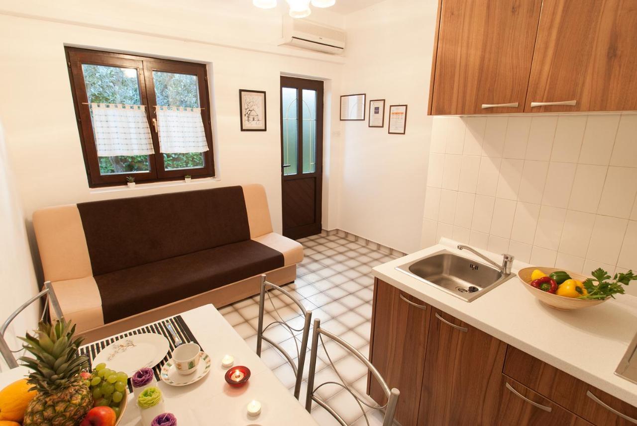 Weis Apartments Ровінь Номер фото