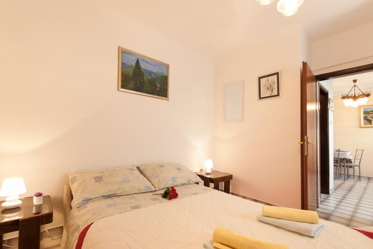 Weis Apartments Ровінь Номер фото