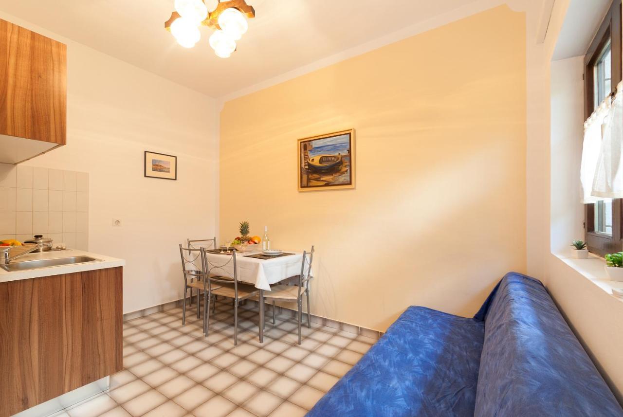 Weis Apartments Ровінь Номер фото