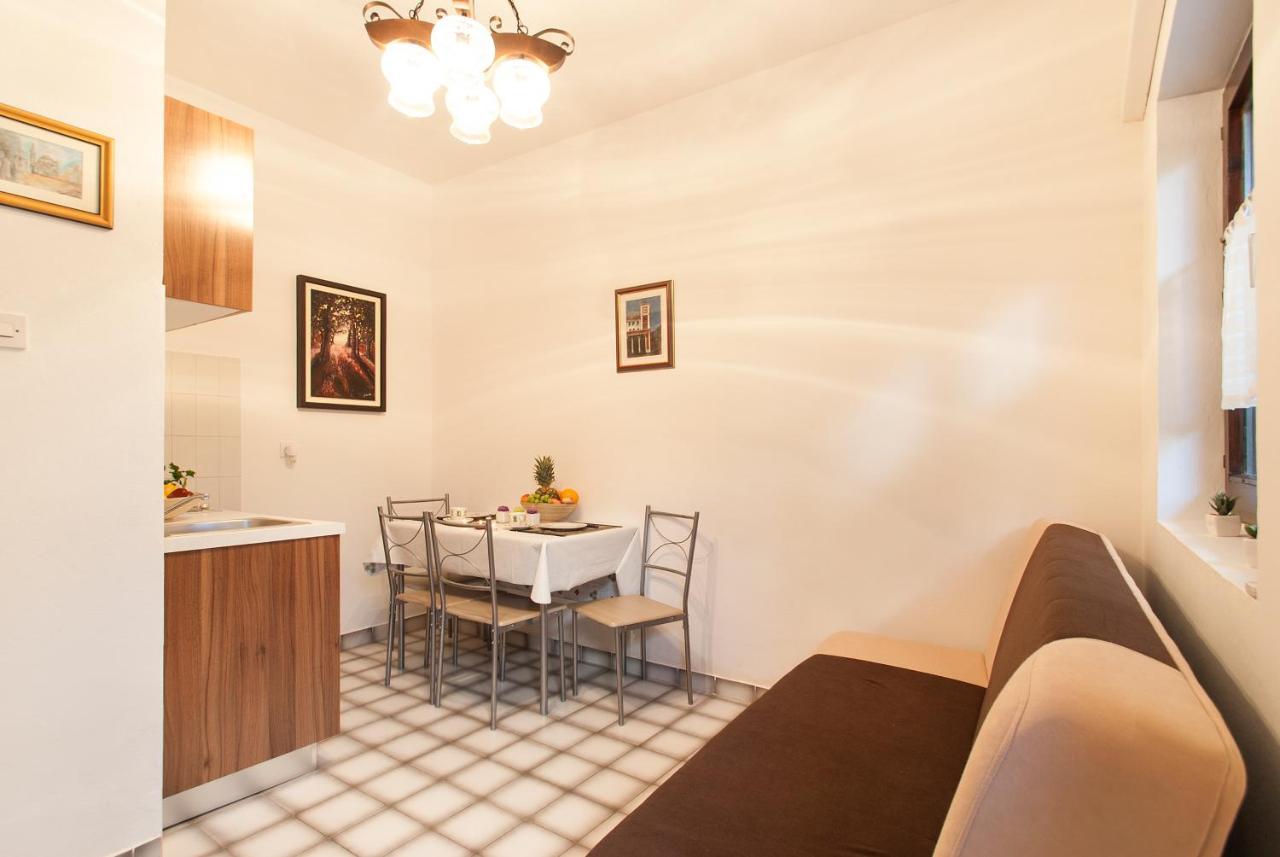 Weis Apartments Ровінь Номер фото