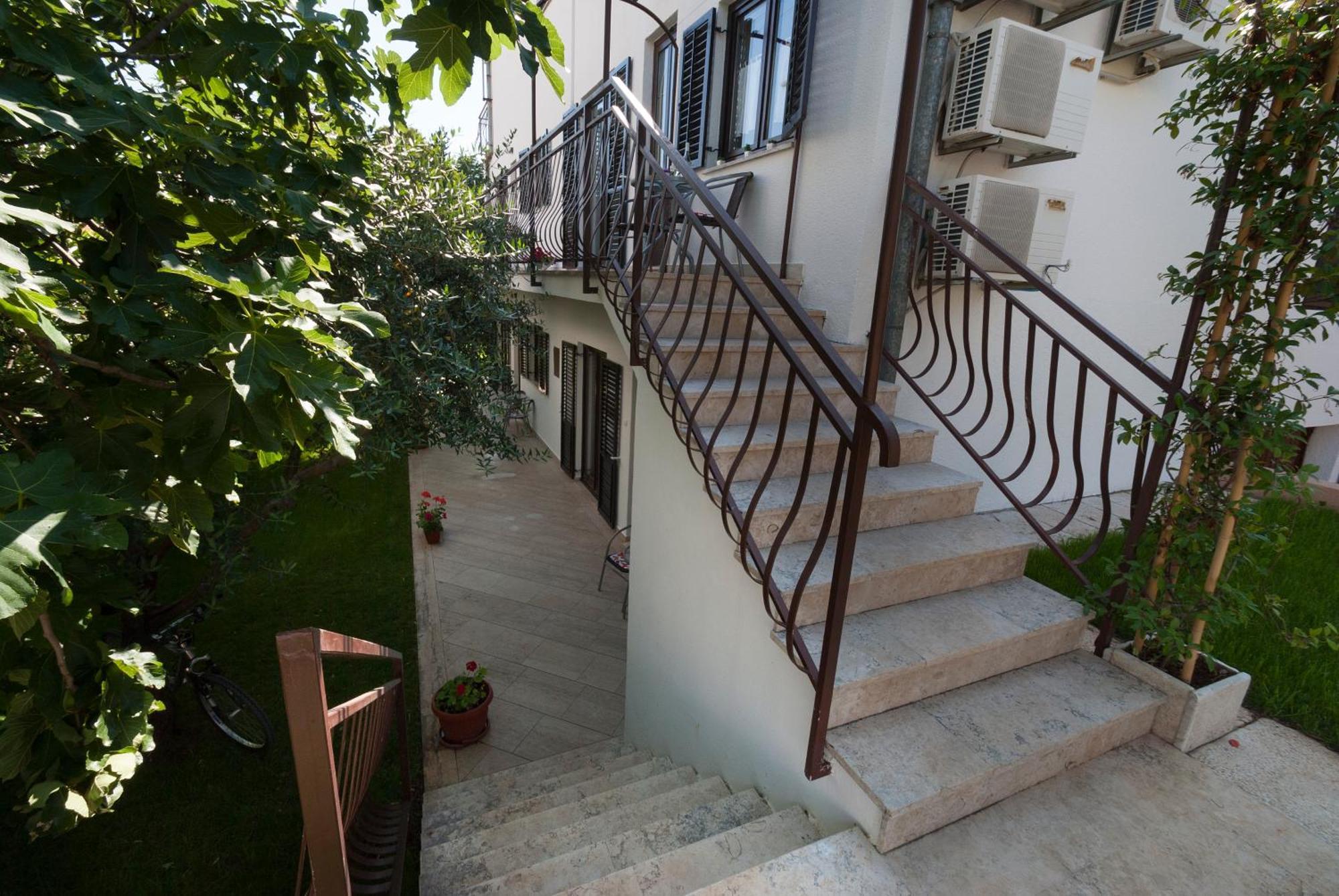 Weis Apartments Ровінь Номер фото
